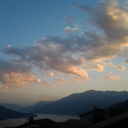 Appartamenti Montemezzo Le Case In Pietra Sorico Exterior foto