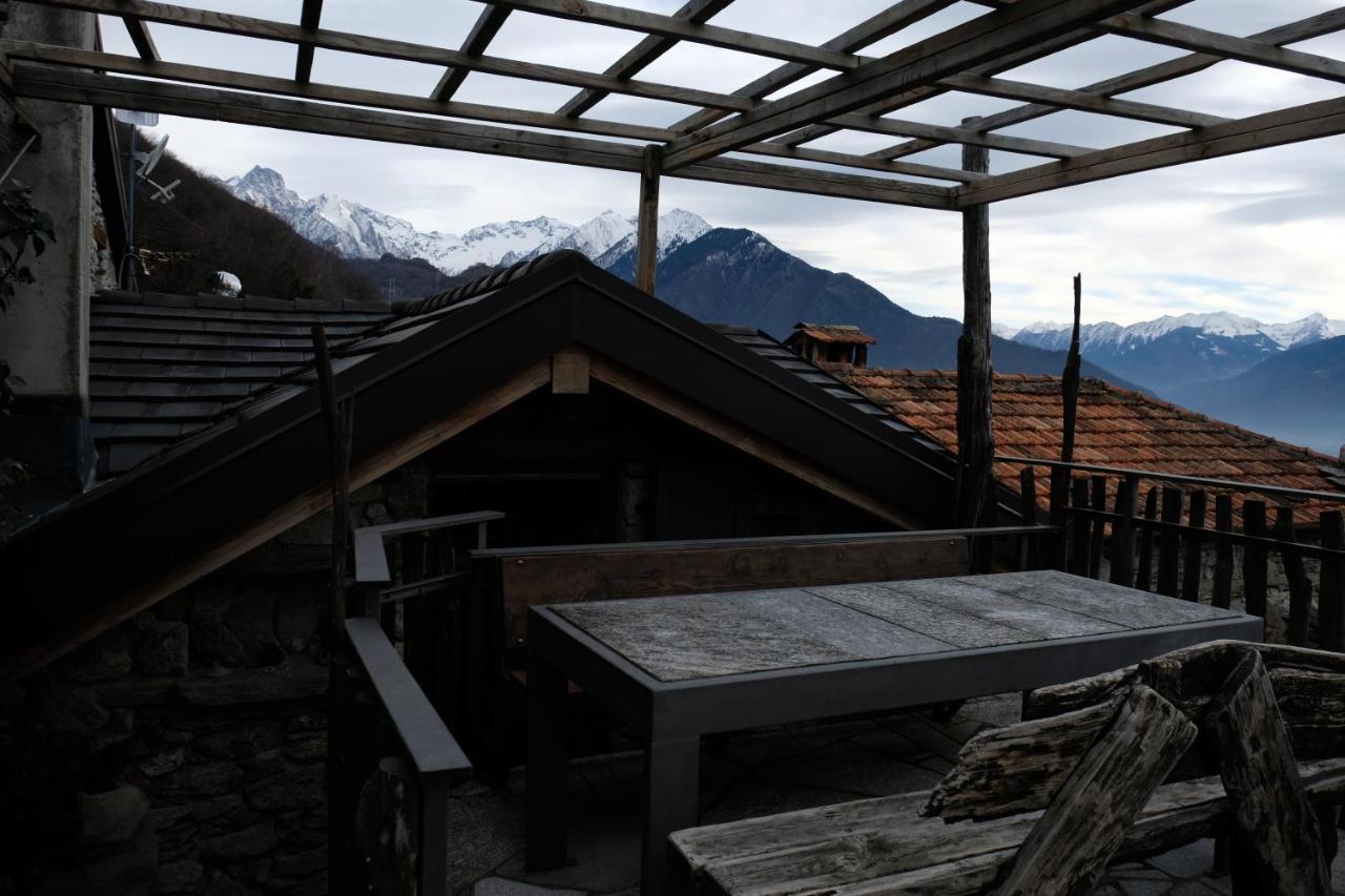 Appartamenti Montemezzo Le Case In Pietra Sorico Exterior foto