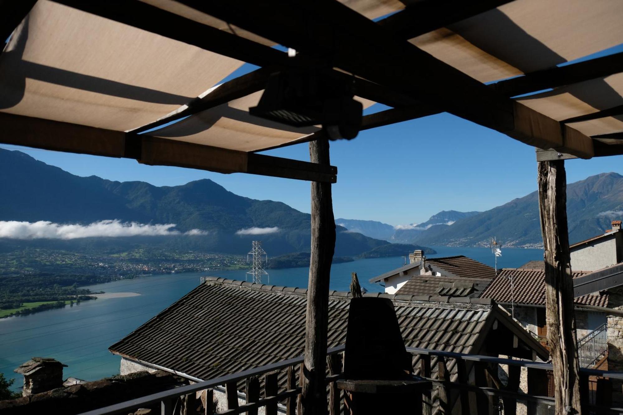 Appartamenti Montemezzo Le Case In Pietra Sorico Exterior foto