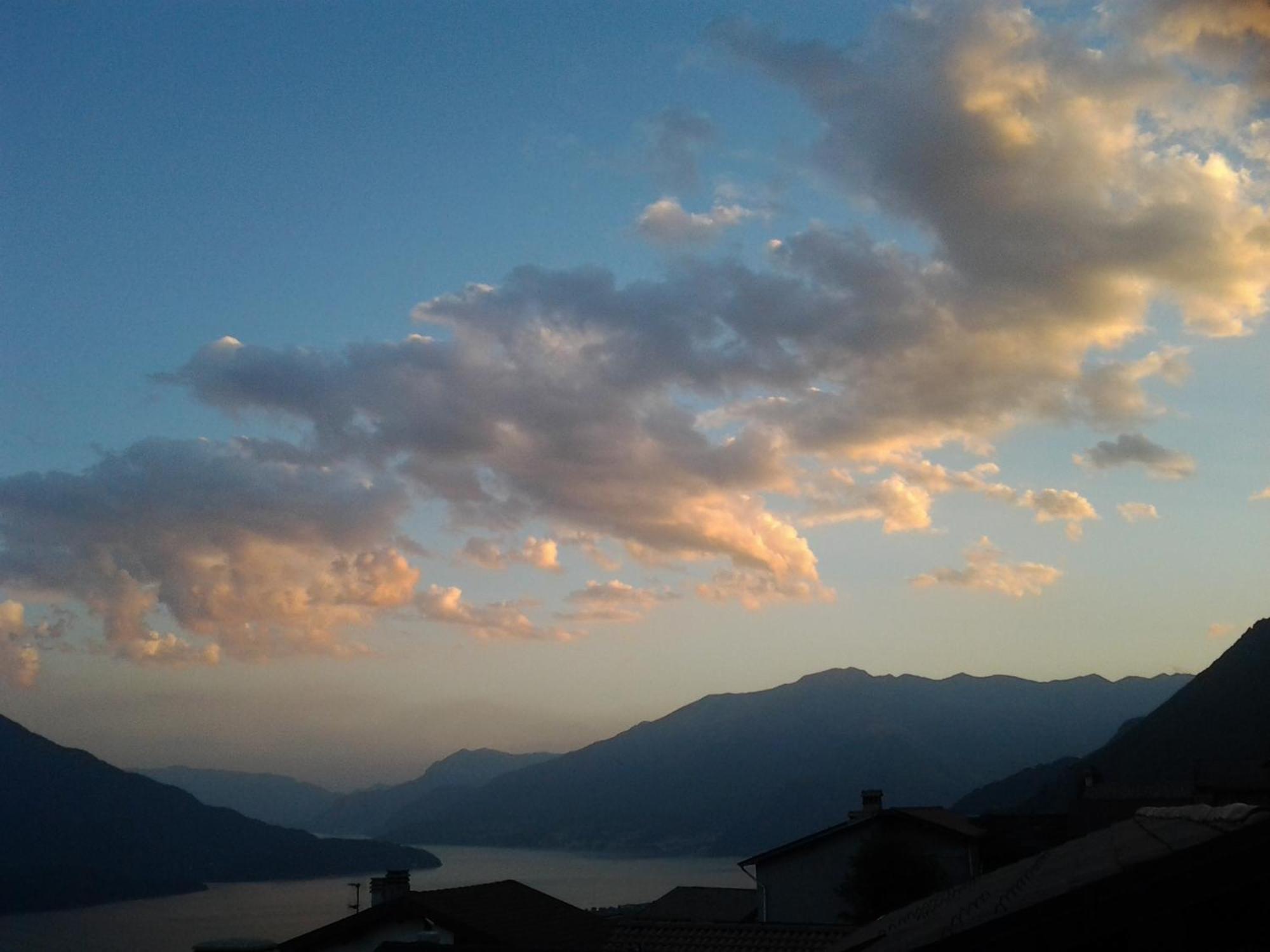 Appartamenti Montemezzo Le Case In Pietra Sorico Exterior foto