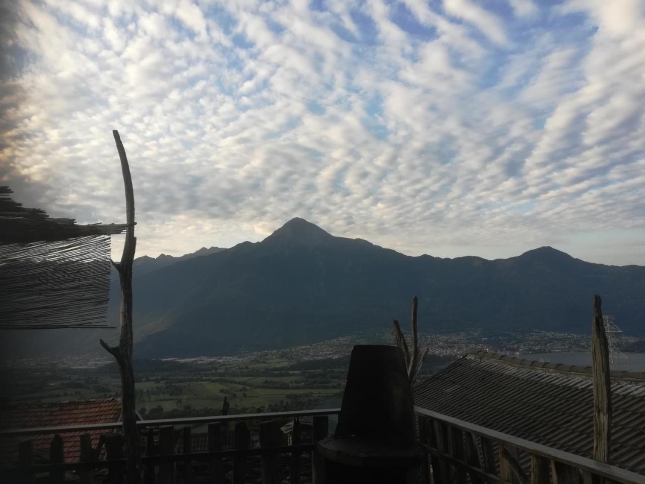 Appartamenti Montemezzo Le Case In Pietra Sorico Exterior foto